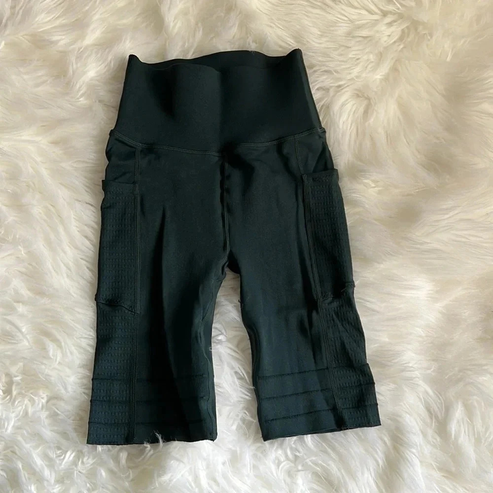 Sculptknit by fabletics shorts